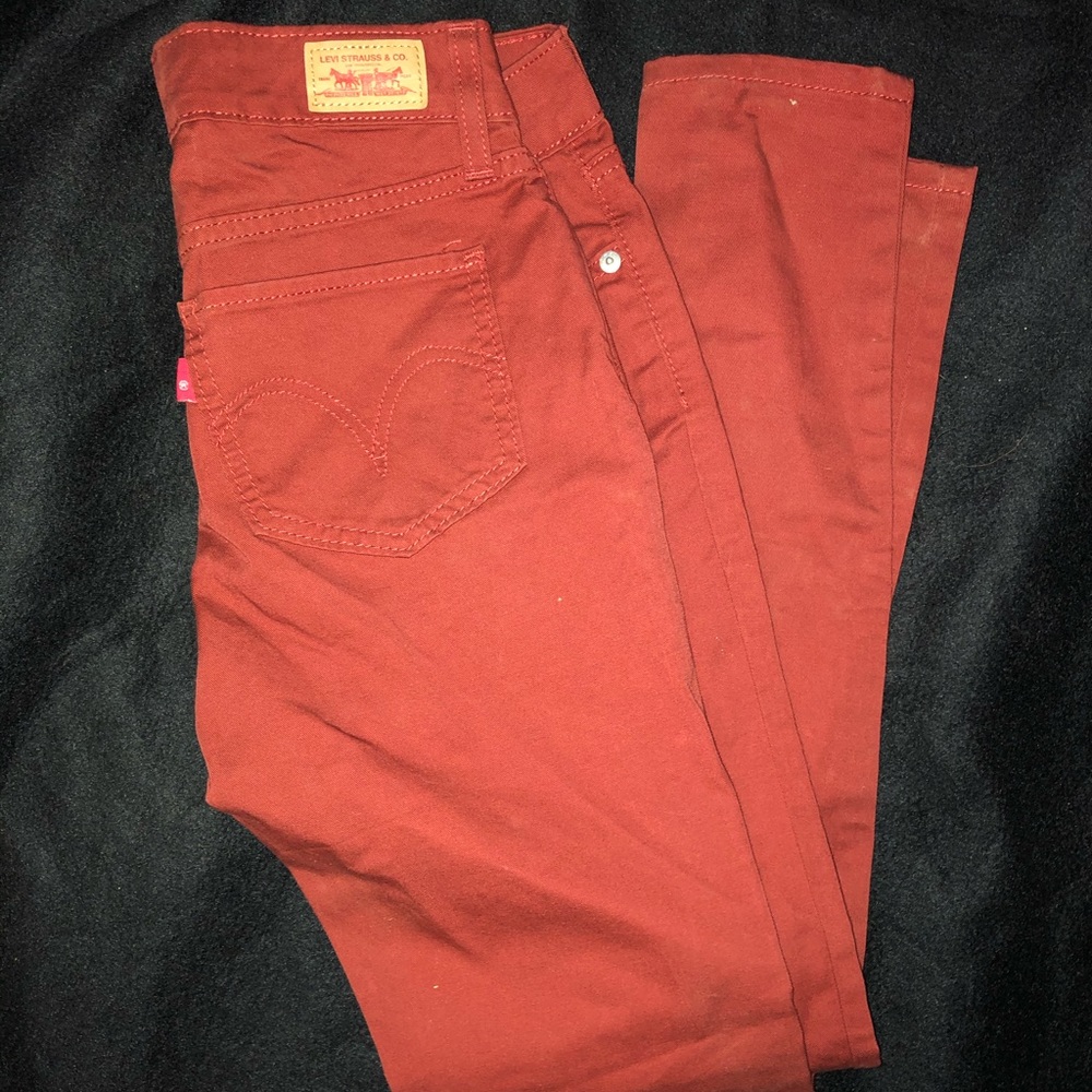 Super skinny Levi’s 🐞NWOT🐞